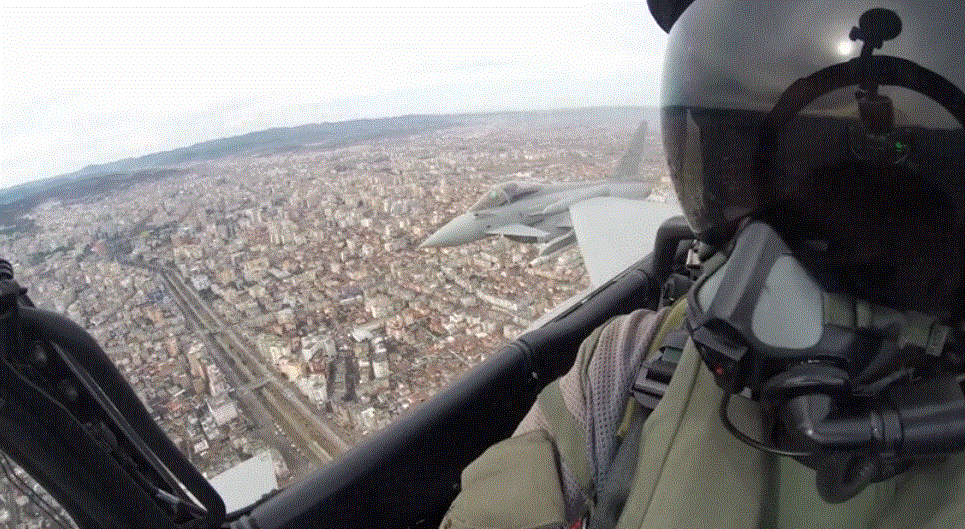 VIDEO/ Aviatorët e  NATO-s filmojnë Tiranën nga avionët ushtarakë