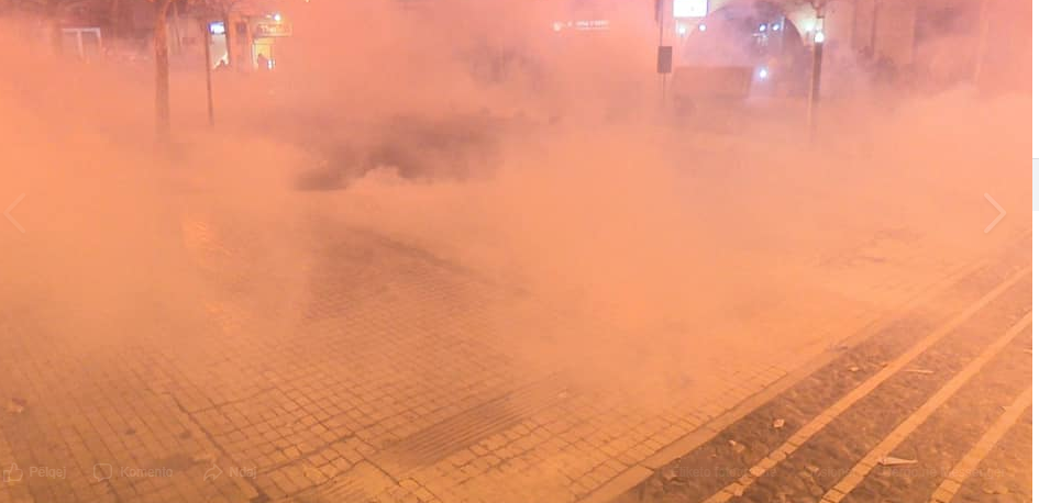 Protesta para Parlamentit,  Paloka: Helmoi shqiptarët me gaz serb, përfshirë dhe gra shtatzëna