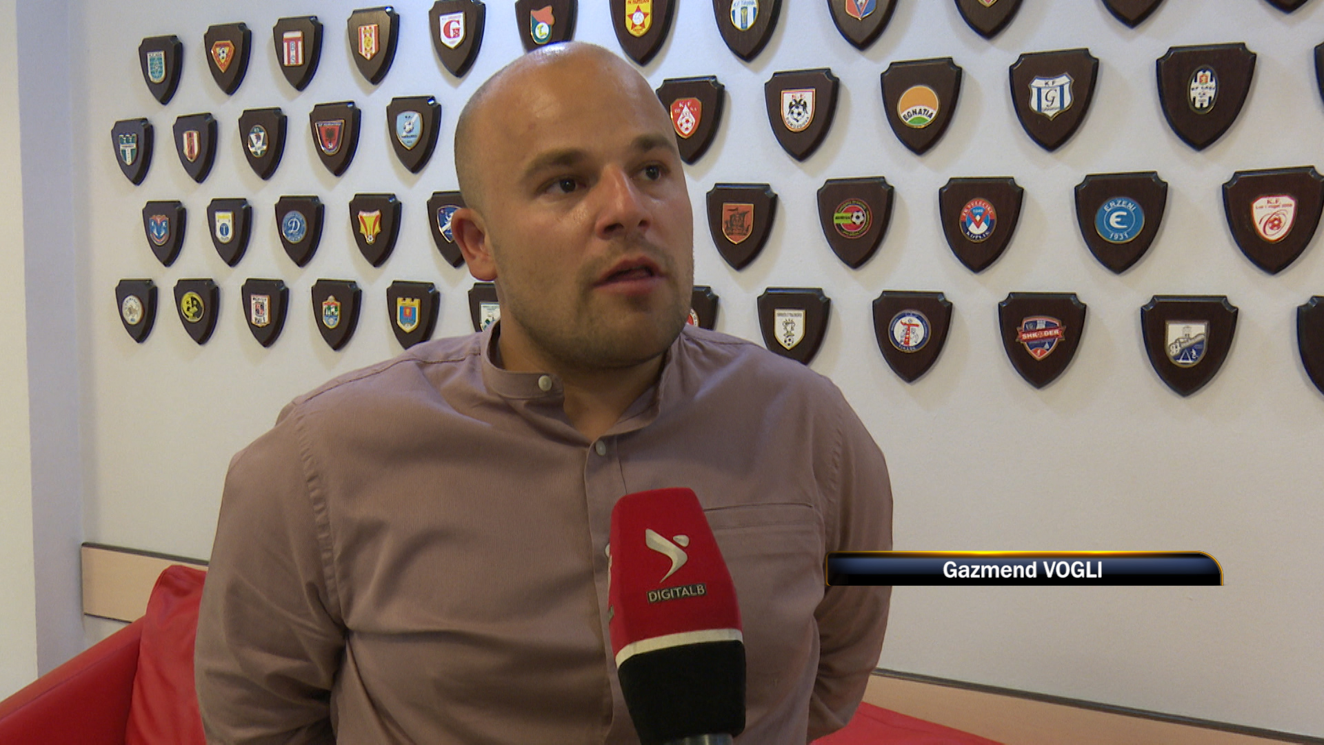 Reklamoi kompaninë e basteve në stadium, procedohet administratori i “Kastriotit”