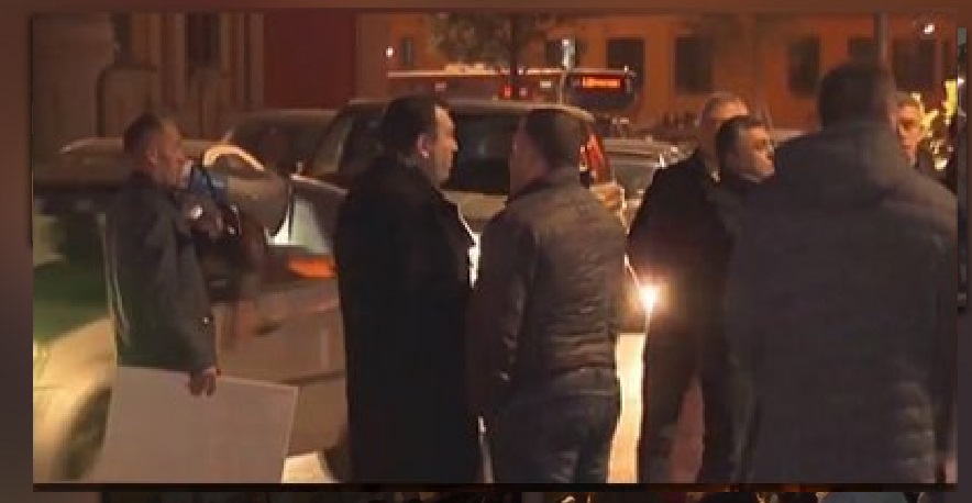 Qytetarët e Tiranës në protestë: Nuk siguron dot jetën, nëse ske lidhje me bashkinë ose qeverinë