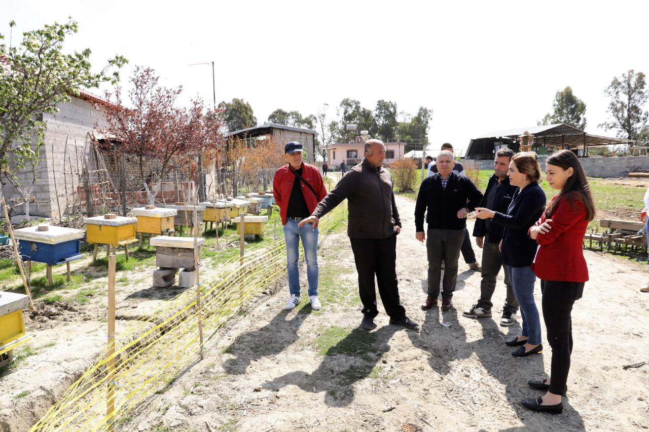 FOTO/Kryemadhi viziton fermën në Seman: Duhen mbështetur fermerët dhe blegtorët
