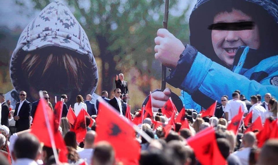 I morën foton e djalit për miting pa autorizim, aktivisti merr hapin e parë për të ndëshkuar PS