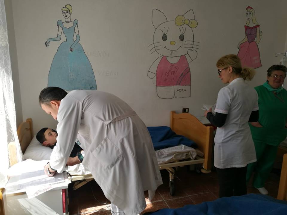 Helmimi i nxënësve në Bulqizë, ish-deputetja e PD: Helmi i kësaj qeverie nuk po kursen askënd