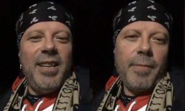 VIDEO/”Shtetrrethim”, këngëtari tregon për ndalimin nga policia: Dikur bëja festat e shefave të tyre pa para…