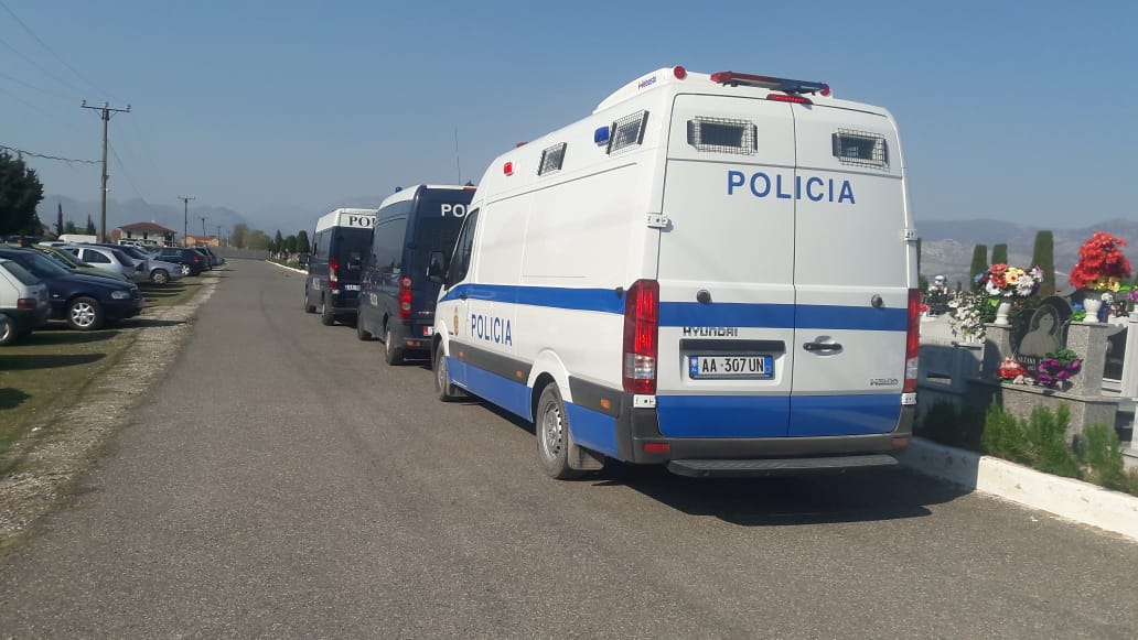 Shkodra e blinduar, përcillen në banesën e fundit vëllezërit Bilali, i pranishëm dhe Asmer Bilali