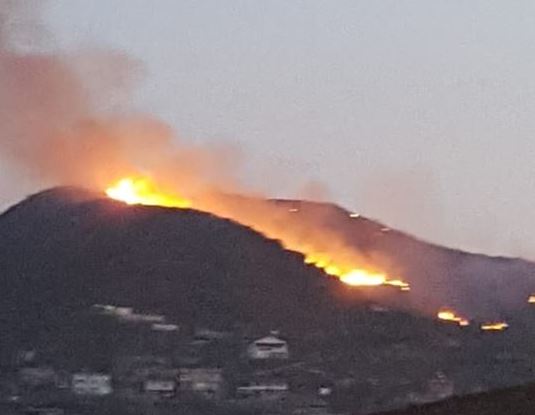 LAJMI I FUNDIT/ Çfarë po ndodh? Zjarr i madh në kodrat e Selitës
