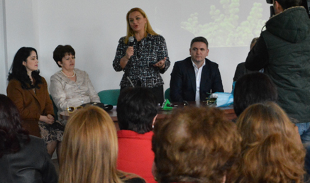 DETAJE/8-Marsi mbledh gratë e opozitës në protestë