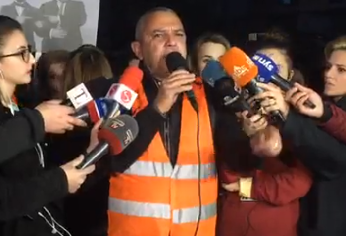 VIDEO/Policia u tërhoq, banorët e Astirit kanë vetëm një mesazh për Kryeministrin Rama