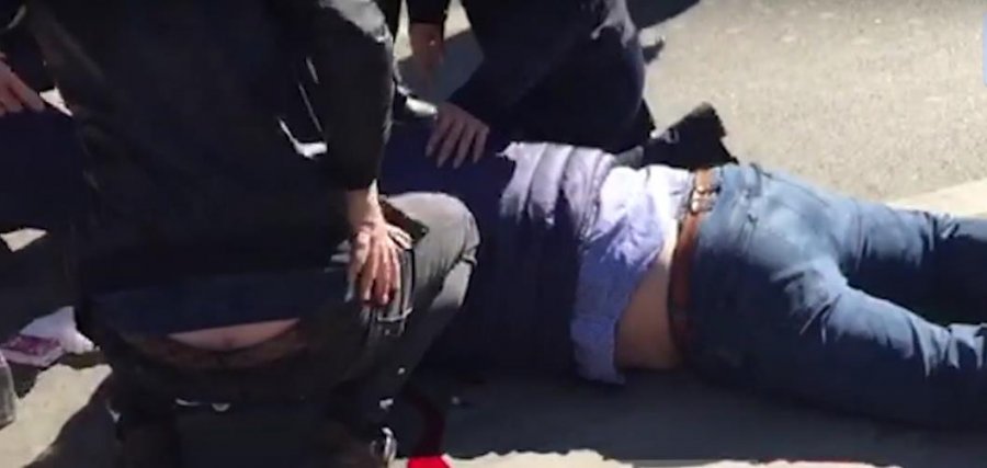 FOTO/Pamje të rënda, sulmi i grabitësve ndaj kambistit në Tiranë