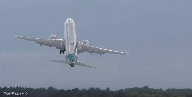 Aksident i rëndë, rrëzohet avioni me 157 pasagjerë në bord