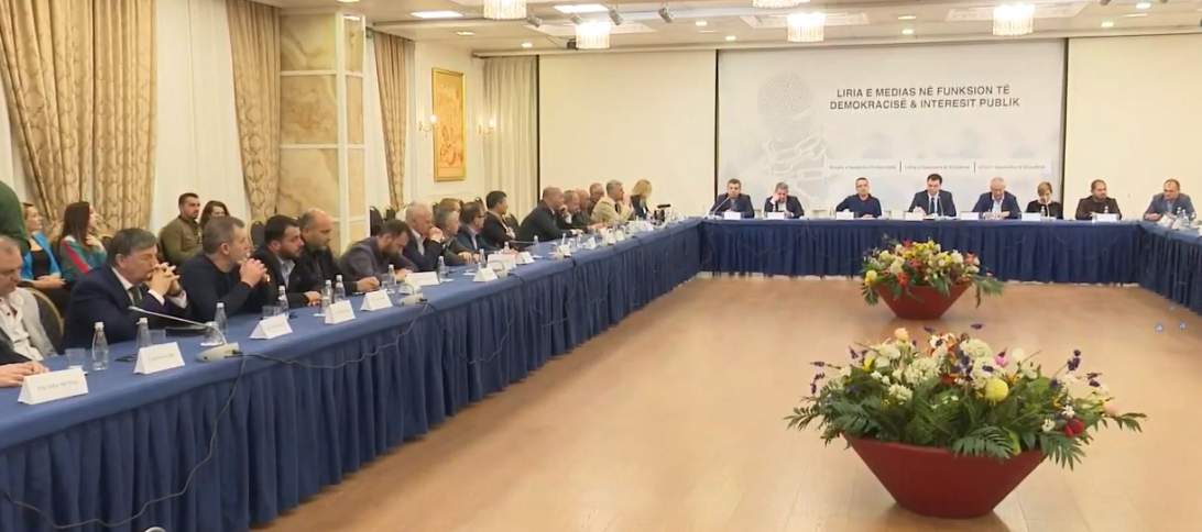 VIDEO/Takimi me gazetarët, Basha liston problemet: Pa media të lirë, nuk ka demokraci