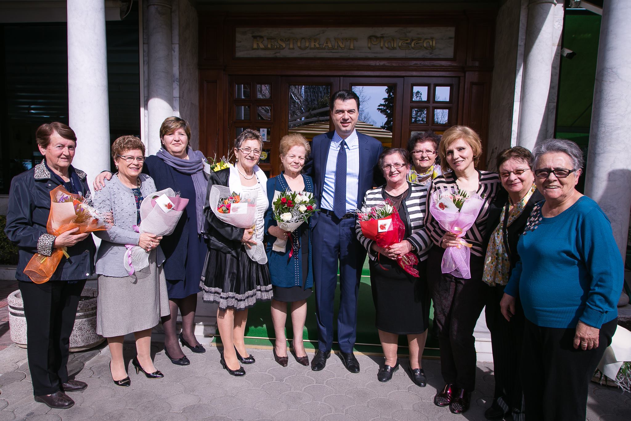 FOTO/7-Marsi, Basha mes mësueseve: Shoqëria u ka një borxh të madh