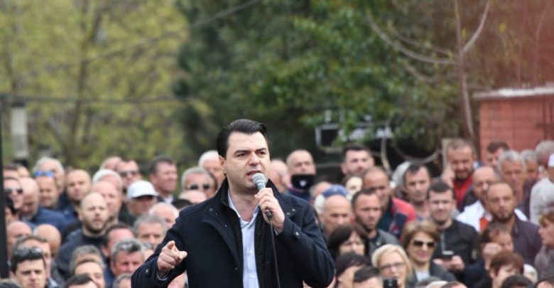 LIVE/Basha ndez protestën, qytetarët pranë tij: Ora e ndyshimit po vjen