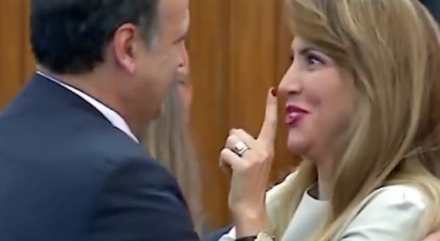 FOTO/ Pas videos që pushtoi rrjetin, Majlinda Bregu reagon: Mos lufto kurrë me një derr