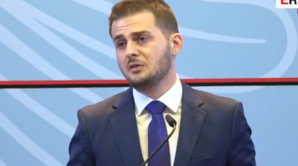 VIDEO/Cakaj e merr seriozisht, fillon spastrimin e ministrisë: Mbi 20 të larguar