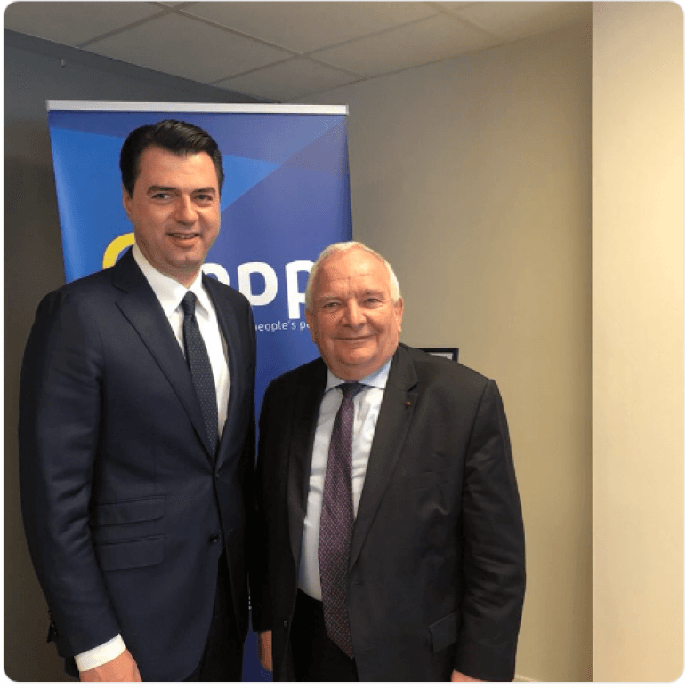 Basha publikon foton me kreun e PPE: Takim i shkëlqyer me Joseph Daul