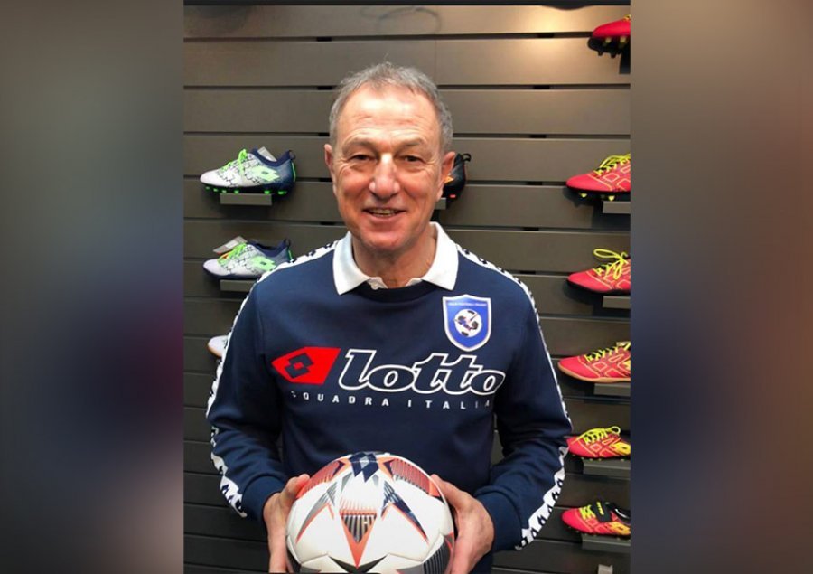 De Biasi hap shkollë futbolli për të rinjtë