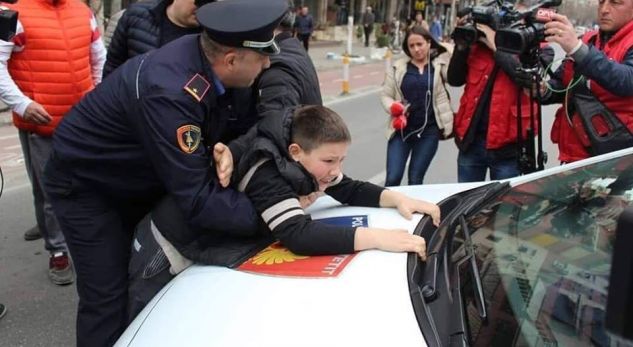 “Fotoja e këtij fëmije ka për të mbetur përjetë damkë turpi për Edi Ramën”
