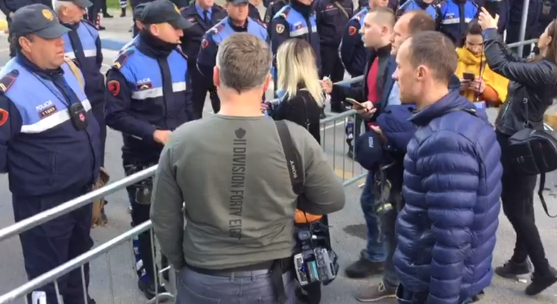 VIDEO/Policia nuk i lejon gazetarët të hyjnë në Parlament, PD: S’duan ti filmojnë deputetët e PS