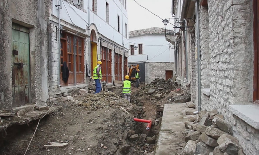 Berisha: “Për të vjedhur narkozyrtarët ngrenë edhe kalldrëmin e Gjirokastrës”