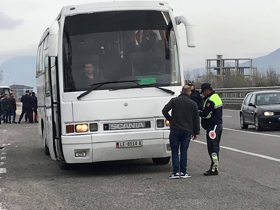 VIDEO/ Policia nuk i ndahet zakonit, ngre postblloqe për protestuesit