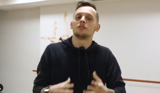 VIDEO/U largua nga TV Klan, balerini i njohur shfaqet si moderator në tjetër televizion