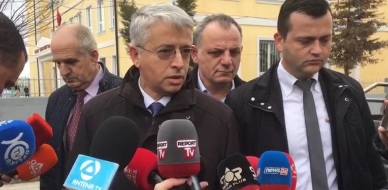 Vrasja e vëllezërve, ministri Lleshaj mbërrin në Shkodër