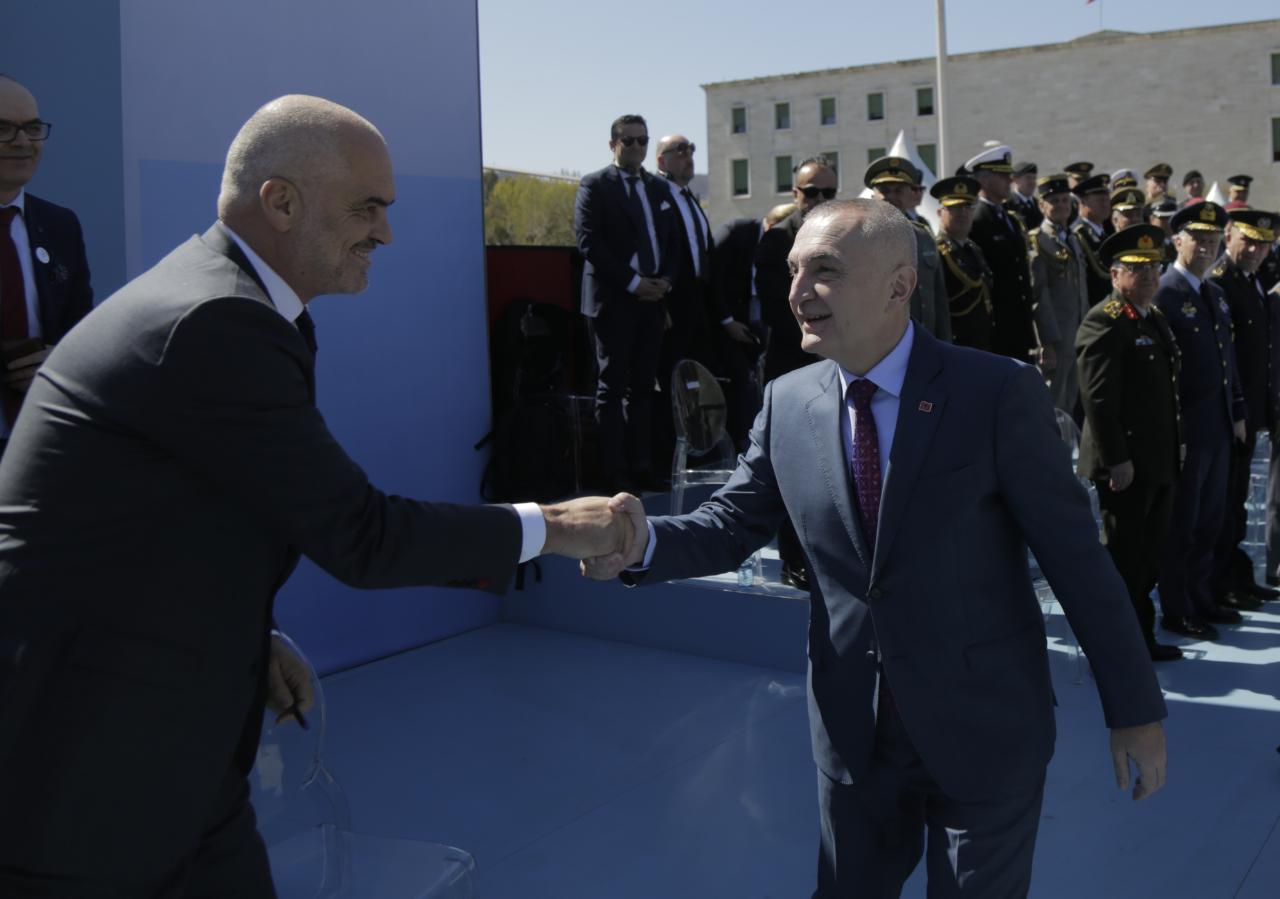 FOTO/10 vjet në NATO, ceremonia bën bashkë Metën dhe Ramën