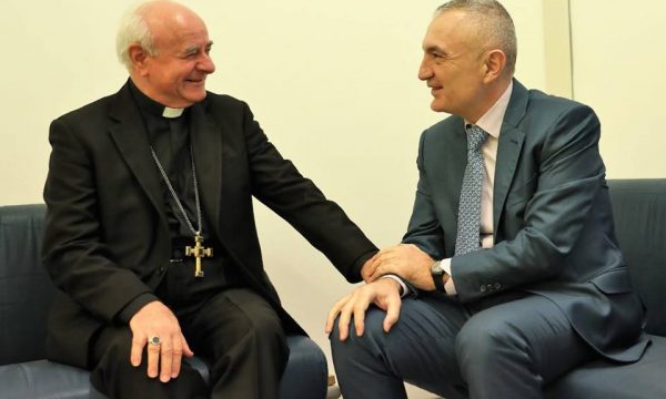 Meta takon Presidentin e Akademisë Papnore për Jetën