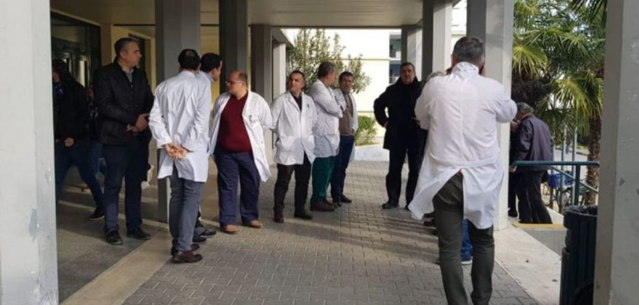 Grushta mbi bluzat e bardha në Dibër, dy vëllezër dhunojnë mjekun