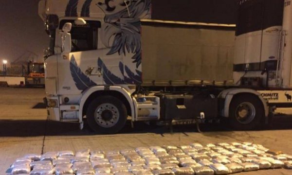 Sasi e madhe kokaine në Portin e Durrësit, 3 persona në pranga