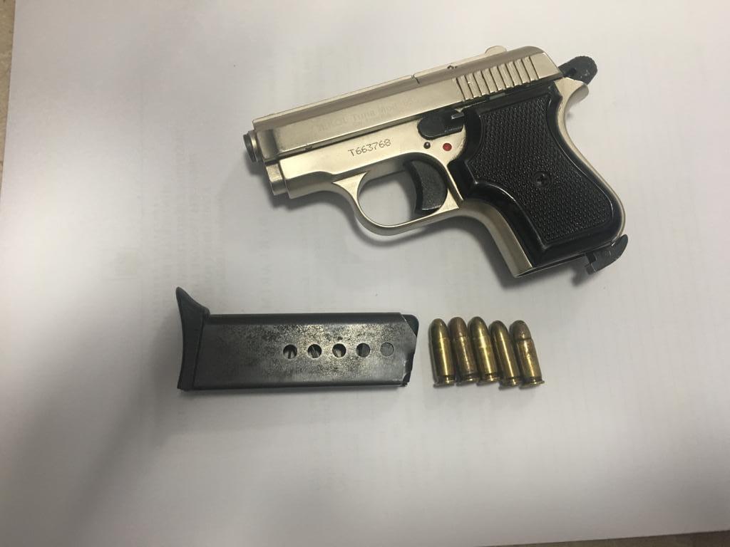 Lëvizte me armë pa leje nëpër Tiranë, arrestohet 44-vjecari