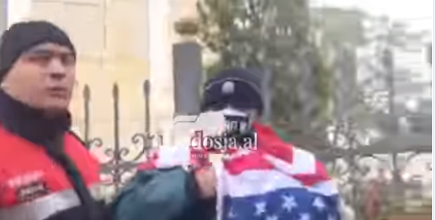 Berisha nxjerr videon: Policia fut provokatorë në mes të protestuesve