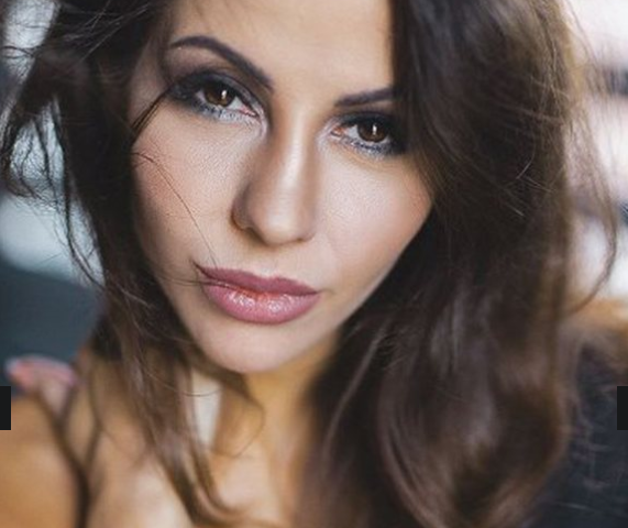 FOTO/Nga pornostare në politikë, 34-vjeçarja kandidon për kryebashkiake