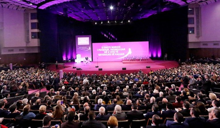 Rama nxjerr gazetarët jashtë, Fatos Nano nuk është i pranishëm