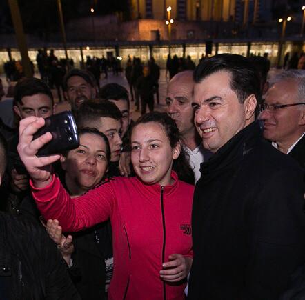 FOTO-GALERI/ Basha në Durrës: “Era e ndryshimit dhe e lirisë ka ardhur në qytetin tuaj”