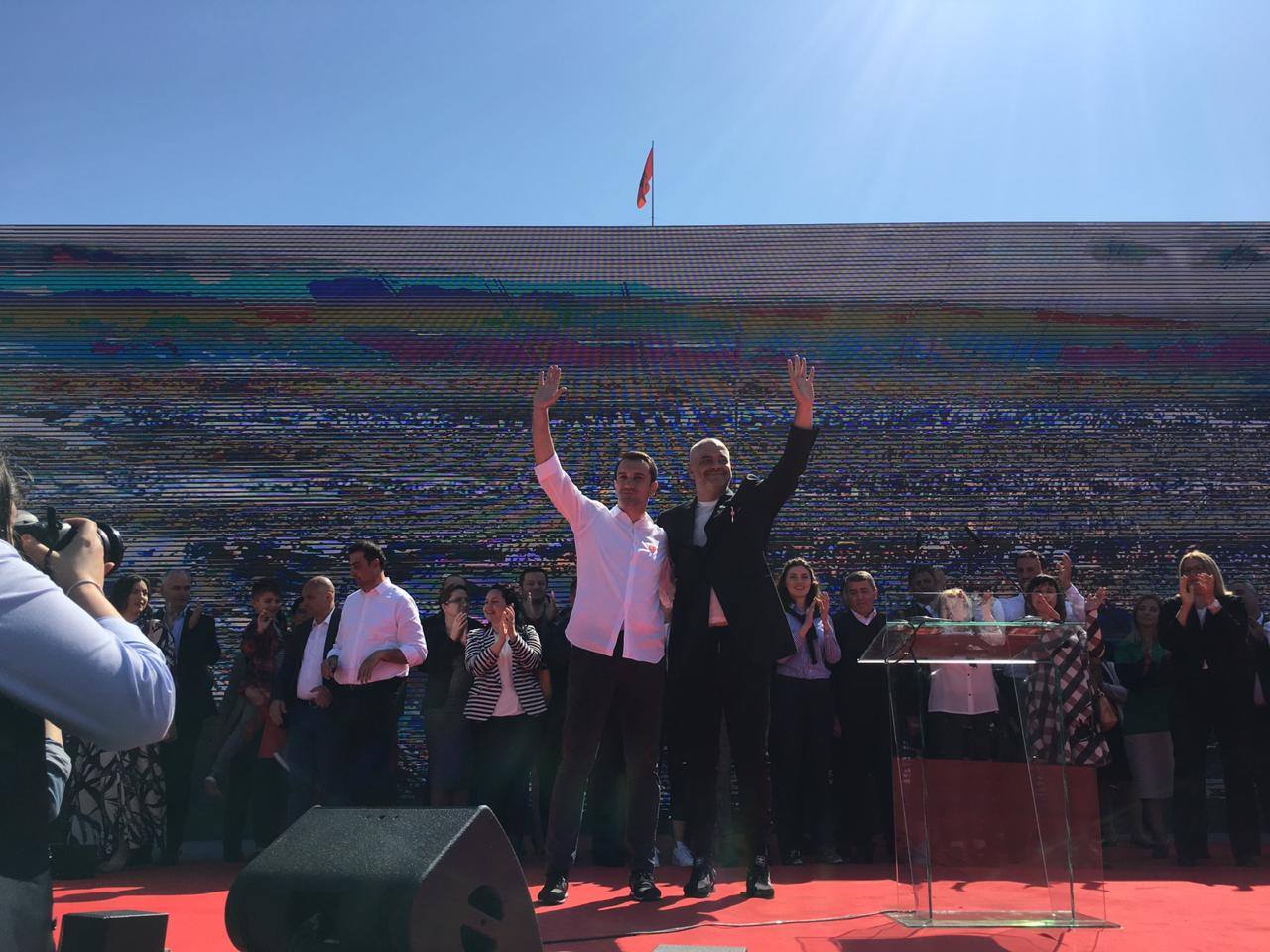 “Jemi më pranë se kurrë”, Rama dhe Veliaj nuk tërhiqen: Teatri i ri Kombëtar do të ndërtohet sesbën