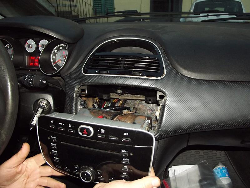 VIDEO/ Dy shqiptarë kapen me 400 mijë euro drogë, publikohen pamjet e arrestimit