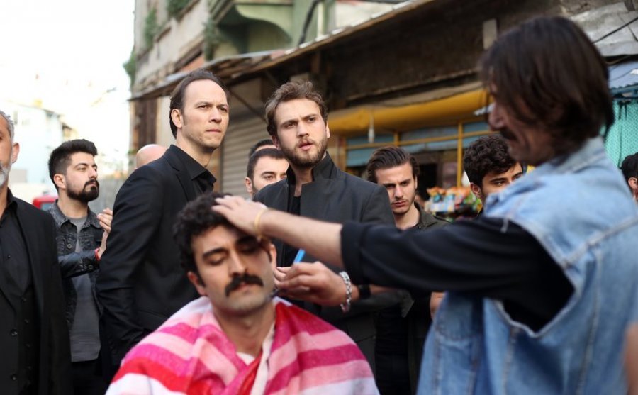 FOTO/ Aktori i ‘Çukur’ dhe ‘Ertugrul’ i jep fund lidhjes 10-vjeçare