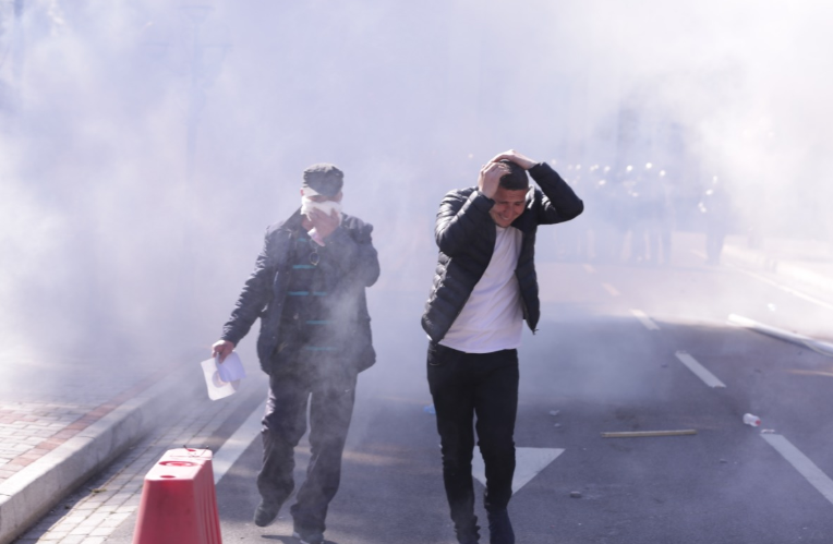 FOTO/Gaz lotsjellës ndaj grave dhe fëmijëve, Bardhi: Do marrin ndëshkimin e merituar