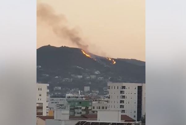 LAJMI I FUNDIT/ Çfarë po ndodh? Zjarr i madh në kodrat e Selitës