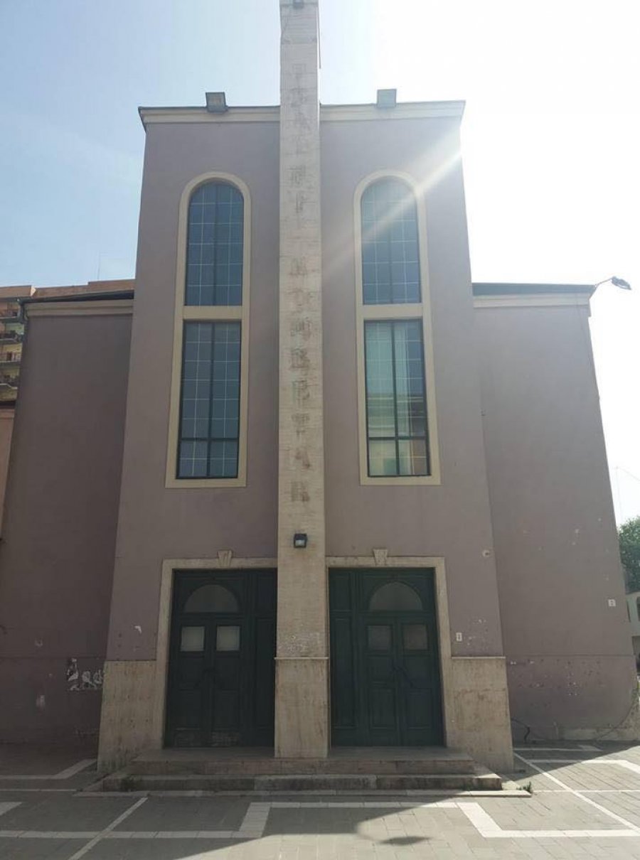 FOTO/ ‘Hajdutëria e fiqëshitësit’, natën i hiqen shkronjat Teatrit Kombëtar