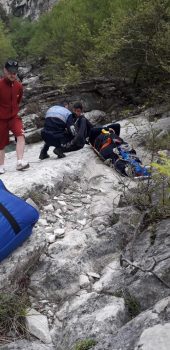 Shpetohen personat e bllokuar ne kanionet e Erzenit