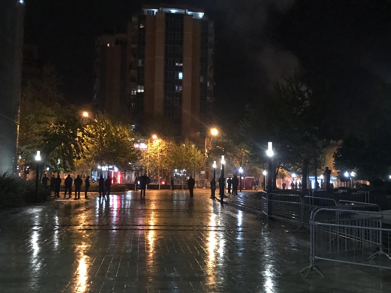 VIDEO/ Shikoni se si policia hedh gaz ndaj gazetarëve