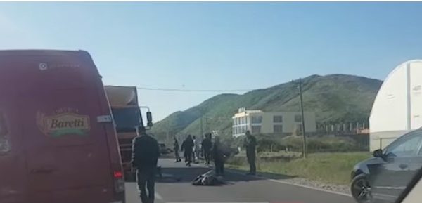 EMRI/Aksident i rëndë në Shkodër, kamioni shtyp burrin me motor