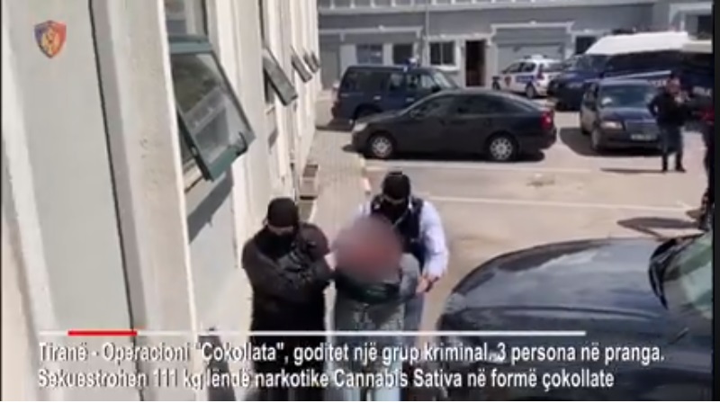 VIDEO/ Tregtonin kanabis në formën e çokollatës, pranga tre personave në Tiranë