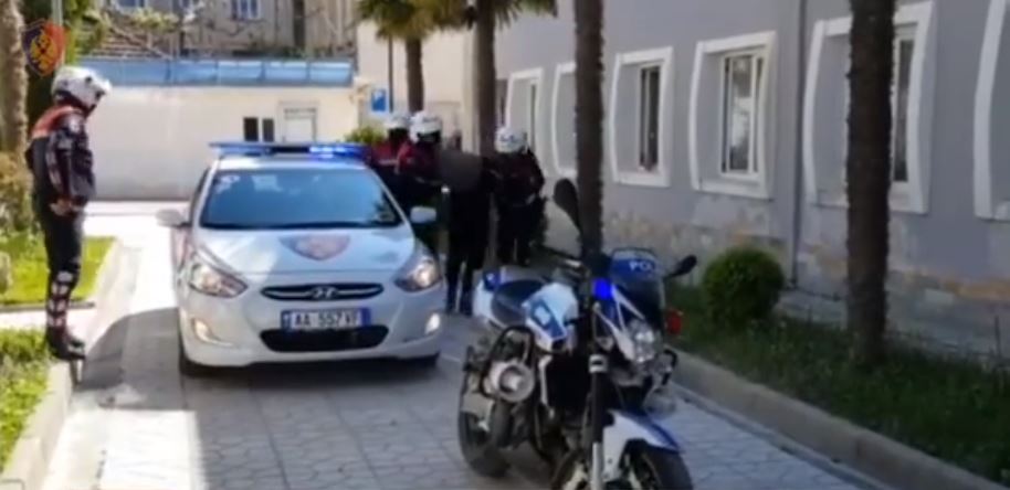 Qytetarët e denoncojnë në polici, vlonjati kapet në flagrancë, çfarë iu zbulua në banesë