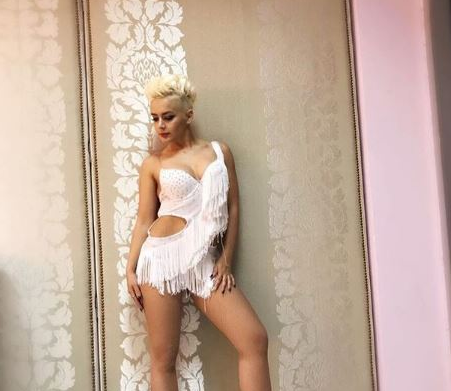 VIDEO/Kur të flet pasioni, balerina e Tv Klan nuk i ndahet kërcimit edhe në muajin e fundit të shtatzënisë