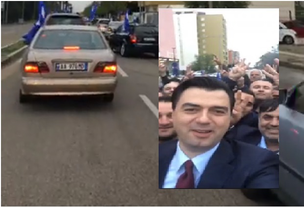 VIDEO/ Basha drejt Durrësit, pritje madhështore nga qytetarët, ja çfarë u thotë