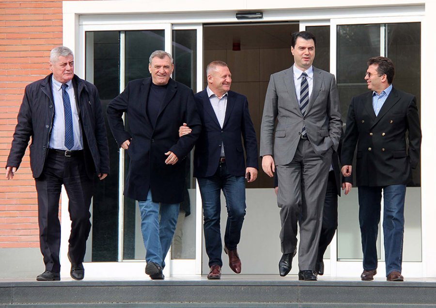 Përfundon takimi mes Bashës dhe kryetarëve të partive aleate